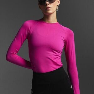 New H&M DryMove™ Seamless Sports Top